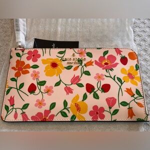 kate spade New York NWT gorgeous Lucy Garden Medium L-zip Wristlet in pink multi